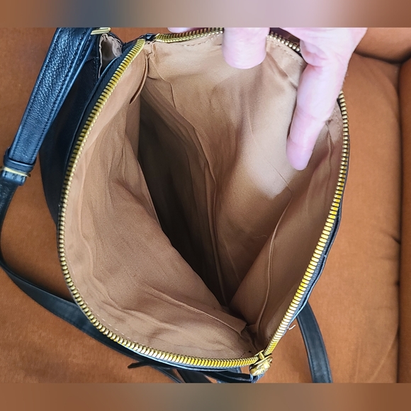 Hobo Fern Messenger Black Leather Crossbody Bag - Picture 7 of 16